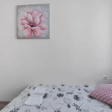 Little Flower In Center 4*