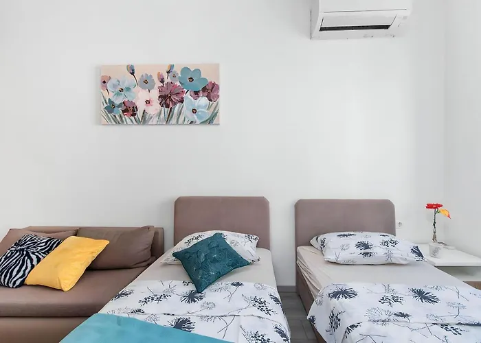 Little Flower In Center 4* Rijeka