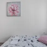 Little Flower In Center 4*