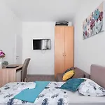 Little Flower In Center 4* Rijeka
