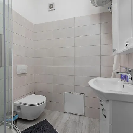 Little Flower In Center 4* Rijeka