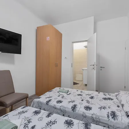 Little Flower In Center 4*