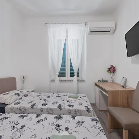 Little Flower In Center 4*