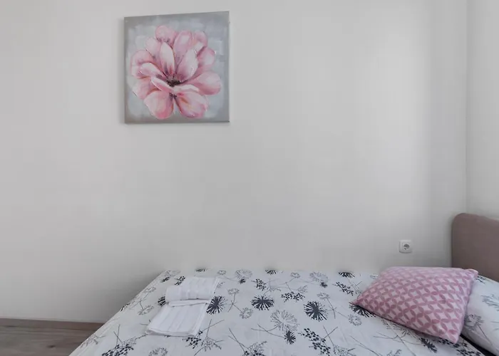 Little Flower In Center 4*